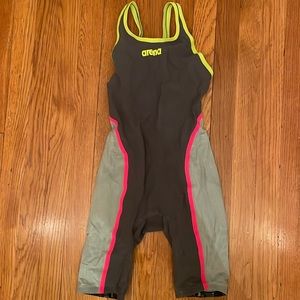 Arena fast skin tech suit